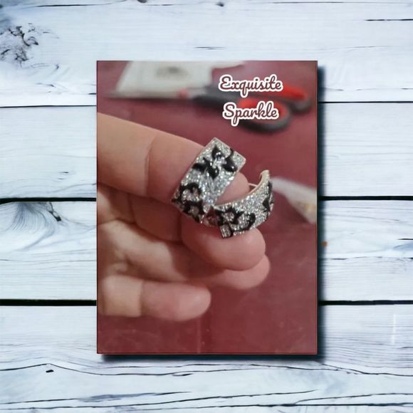 🖤 Gorgeous Sterling Silver  Black &White Micro Pave Floral Earrings - Picture 7 of 13